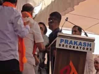 Watch Video: महाराष्ट्र में चुनावी प्रचार के दौरान बेहोश होकर गिर पड़े नितिन गडकरी, X पर पोस्ट कर बताया कैसी है तबीयत