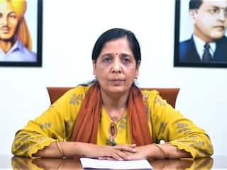 जेल प्रशासन से अरविंद केजरीवाल को झटका, पत्नी सुनीता से नहीं मिल पाएंगे CM, जानें क्या है वजह