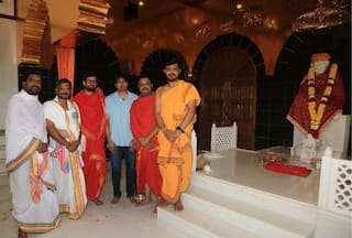 Thalapathy Vijay's Spiritual Side Goes Viral On Social Media; Actor Seen with Sai Baba Preachers