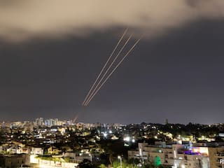 200 ड्रोन मिसाइलों की बौछार, अमेरिका को 'दूर रहने' की चेतावनी- जानें 10 बड़े अपडेट्स