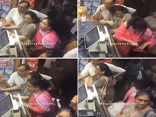 Chori Ka Video: चोरों की सरदार निकली ये आंटी, बगल से उड़ा लिया पर्स खबर तक ना लगी | देखें वीडियो