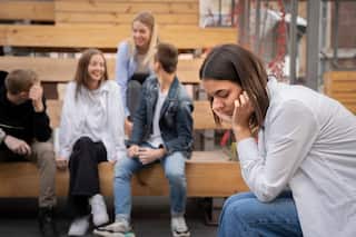 Feeling Anxious in Public Gatherings? 5 Ways to Deal With Social Anxiety