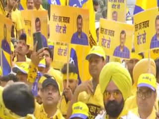 दिल्ली के CM की गिरफ्तारी के खिलाफ AAP नेताओं का CR पार्क में 'वॉक फॉर केजरीवाल' कार्यक्रम आयोजित