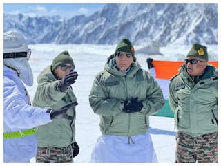 रक्षा मंत्री राजनाथ सिंह सियाचिन दौरे पर बोले, 'मेरे अनुसार दीपावली का पहला दीया, होली का पहला रंग भारत के रक्षकों के नाम होना चाहिए...'
