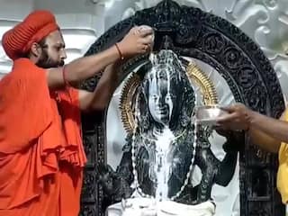 Ayodhya: रामलला के जन्म स्थल पर ऐसे मन रही है रामनवमी, 12 बजे होगा सूर्याभिषेक| VIDEOS