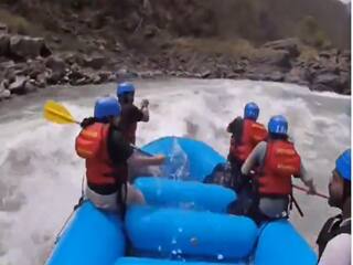 Rafting Ka Video: राफ्टिंग के मजे लेने गया था शख्स, मगर जो हुआ नानी याद आ गई | देखें वीडियो