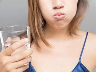 Oral Health Care: दांतो को चमकाने के लिए रोजाना करें नमक पानी का कुल्ला, इन बातों का रखें खास ख्याल