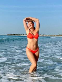 CSK की खूबसूरत चीयरलीडर Mia Bruning की बोल्ड फोटोज