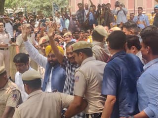 Delhi CM Arvind Kejriwal Visits Hanuman Temple With Wife; Will Address Media, Hold Roadshow On First Day On Interim Bail