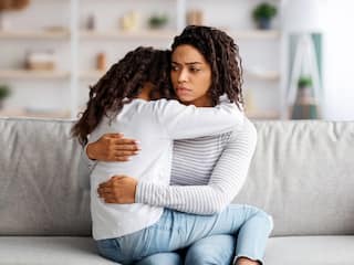 पेरेंट्स की ये 5 आदतें बन सकती हैं बच्चे की मेंटल हेल्थ की दुश्मन