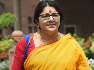 Booth Agent Caught Red-Handed Seeking Vote For TMC - Locket Chatterjee Makes Shocking Claim Amid Ongoing LS Polls