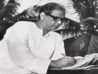 Majrooh Sultanpuri: जब नेहरू को कहा ‘हिटलर का चेला’ तो जाना पड़ा जेल, जानें कौन थे मजरूह सुल्तानपुरी