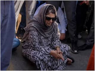 Lok Sabha Polls: अनंतनाग-राजौरी सीट पर चुनाव के बीच धरने पर बैठीं PDP चीफ महबूबा मुफ्ती, जानें क्या है मामला?