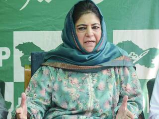 J&K : मतदान से पहले महबूबा मुफ्ती का गंभीर आरोप, 'लोकसभा चुनाव में धांधली का प्रयास कर रहा प्रशासन'