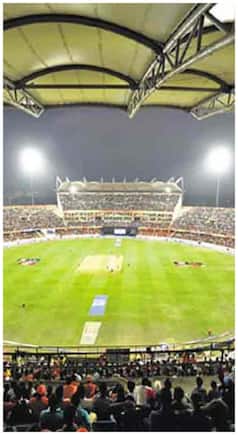 10 Things Banned To Carry In An IPL Game