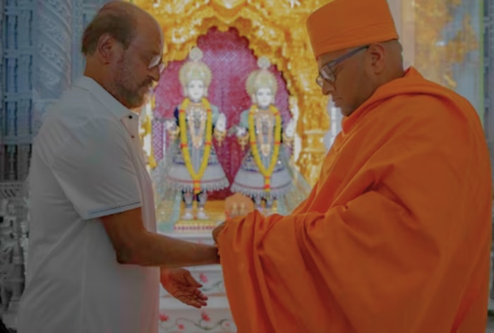 Rajinikanth Seeks Blessings at Abu Dhabi Temple After Receiving Prestigious Golden Visa From UAE Govt - Watch