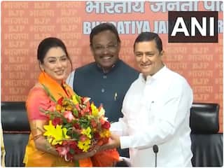 लोकसभा चुनाव के बीच अनुपमा फेम TV एक्ट्रेस रूपाली गांगुली BJP में शामिल | VIDEO