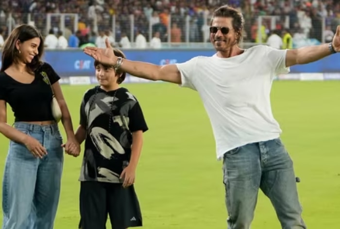 SRK, Along With Wife Gauri and Kids Suhana and AbRam, Jets Off To Chennai For IPL Finals