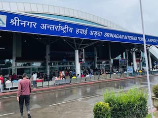 177 यात्रियों को लेकर दिल्ली से श्रीनगर जा रही विस्तारा फ्लाइट में मिली बम की धमकी, हुई सुरक्षित लैंडिंग