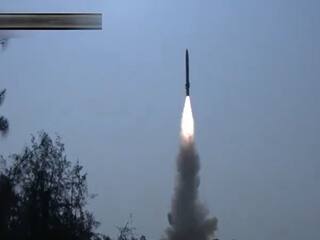 समंदर में बढ़ी भारत की ताकत, एंटी सबमरीन सुपरसोनिक मिसाइल 'SMART'का सफल परीक्षण | VIDEO