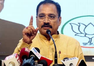 AAP के स्टार प्रचारकों की लिस्ट से स्वाति मालीवाल का नाम गायब, BJP ने कसा तंज, जानें क्या कहा?