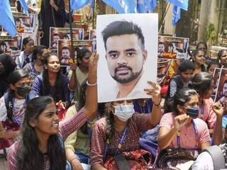 रेवन्ना सेक्स स्कैंडल मामले में एक और एक्शन, अश्लील वीडियो लीक करने के आरोप में 2 BJP कार्यकर्ता गिरफ्तार