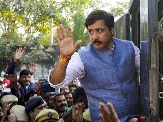 बरेली जेल से रिहा हुए पूर्व सांसद धनंजय सिंह, सैकड़ों समर्थकों के साथ जौनपुर के लिए रवाना