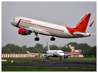 Pune Airport पर टला बड़ा हादसा, रनवे पर टग ट्रैक्‍टर से टकराया Air India का विमान; सवार थे 180 यात्री