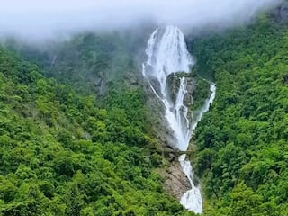 Dudhsagar Falls: गोवा- कर्नाटक की सीमा पर है ये झरना, 320 मीटर ऊंचाई से गिरता है पानी