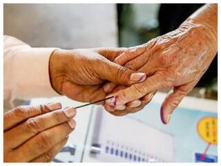 Chhattisgarh: Self-help Groups Go Door to Door With Tamarind Leaves, Yellow Rice to Drive Voter Turnout
