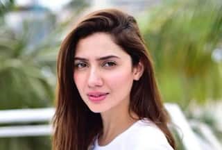 Mahira Khan Calls Out Audience Misbehavior After Fan Throws Object on Stage: 'No One Should...'