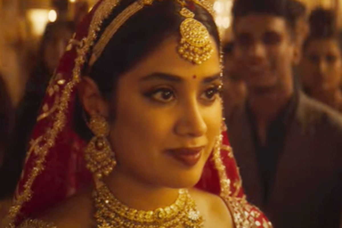 Mr And Mrs Mahi 1st song:  राजकुमार को देखकर शरम से जाह्नवी कपूर ने झुका ली नज़रें