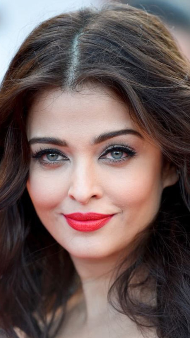 Top 10 Bollywood Actresses with Stunning Eyes: Aishwarya, Karisma, Rani, and Sridevi in List