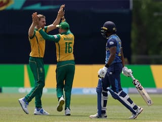 SL vs SA T20 World Cup: अपने पहले ही मैच में श्रीलंकाई बल्लेबाजों ने कटाई नाक, टीम T20I के अपने न्यूनतम स्कोर पर ढेर