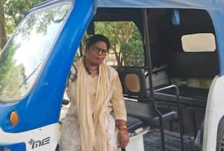 Indore's Devkanya Pandey, a Differently Abled E-Rickshaw Driver, Defies Odds and Inspires Women Everywhere
