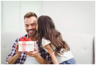 Father's Day 2024 Gift Ideas: आप भी हैं कन्फ्यूज कि पापा को क्या दें गिफ्ट? तो यहां दी है पूरी लिस्ट