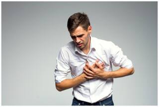 कैसे पहचानें छाती में उठ रहा दर्द हार्ट अटैक है या पेट की गैस? डॉक्टर से जानिए