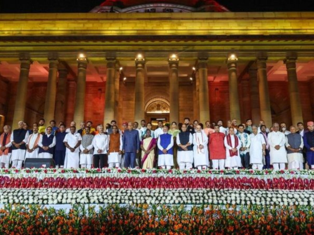 कितने पढ़े लिखे है मोदी कैबिनेट के मंत्री कोई पीएचडी तो कोई है LL.B, देखें पूरी लिस्ट