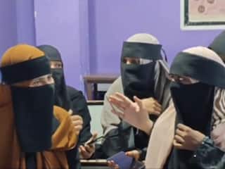 मुंबई: कॉलेज में हिजाब बैन के खिलाफ छात्राओं ने खटखटाया बॉम्बे HC का दरवाजा, बोलीं- ये हमारा हक...