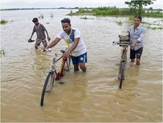 Heavy Rains Wreak Havoc in Haridwar, Vehicles Caught in Strong Currents