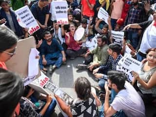 नीट पेपर लीक मामले में CBI का एक्शन शुरू, पूछताछ के लिए आरोपियों को रिमांड पर लेने की तैयारी