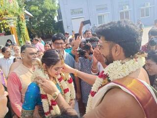 केकेआर के बल्लेबाज वेंकटेश अय्यर ने रचाई शादी, सोशल मीडिया पर फोटो हो रही है वायरल
