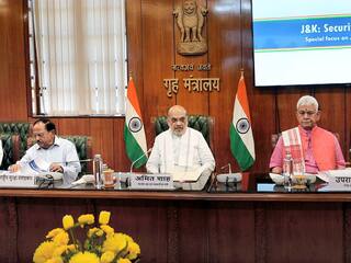 जम्मू-कश्मीर में आतंक के खिलाफ बड़े एक्शन की तैयारी, अमित शाह ने की हाईलेवल मीटिंग, NSA डोभाल भी हुए शामिल