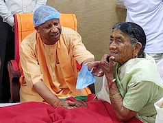 बीमार मां से मिलने ऋषिकेश AIIMS पहुंचे सीएम योगी, रुद्रप्रयाग हादसा पीड़ितों से भी की मुलाकात, देखें तस्वीरें