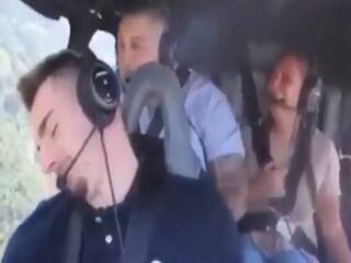 Viral Video: पायलट ने किया बेहोश होने का नाटक, बीच उड़ान में कर दी कपल की हालत खराब | देखें वीडियो