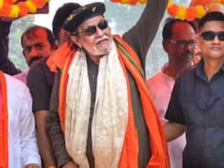 Loksabha Election 2024: मतदान केंद्र पर वोट डालने पहुंचे एक्टर मिथुन चक्रवर्ती, कहा- 'मैंने अपना कर्तव्य निभाया'