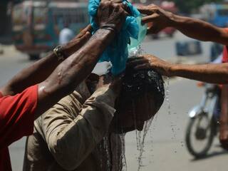 पाकिस्तान में भीषण गर्मी से मचा हाहाकार, मुर्दाघर में शव रखने के लिए नहीं बची जगह, बत्ती भी गुल
