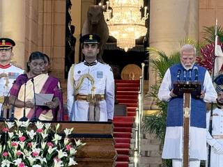 PM Modi Shapath Grahan : पीएम मोदी और मत्रिमंडल की शपथ के बाद राष्ट्रपति के आदेश पर संपन्न हुआ समारोह