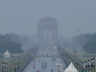 Delhi Rains: दिल्ली-NCR में बारिश के बाद मौसम हुआ सुहाना, चिलचिलाती गर्मी से मिली राहत