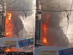 दिल्ली: धू-धू कर जल पड़ा शाहीन बाग का होटल, आग की ऊंची लपटें देख दहल गए लोग। देखें VIDEO